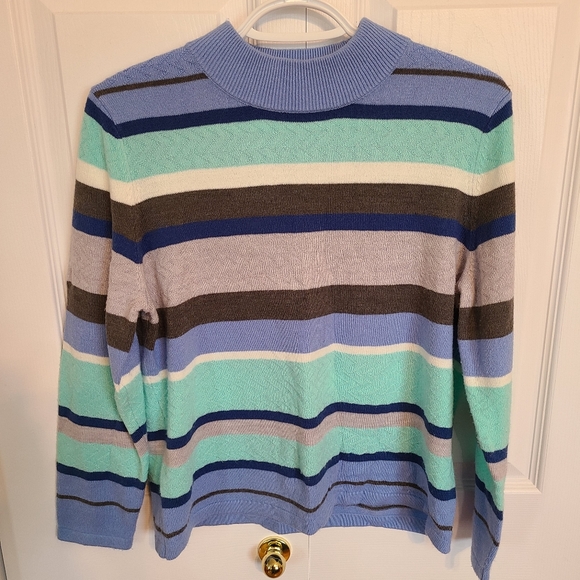 🌟Mock Neck Sweater Size Small Petite - Picture 2 of 7